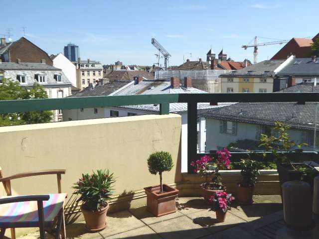 Penthouse mit Skylineblick image