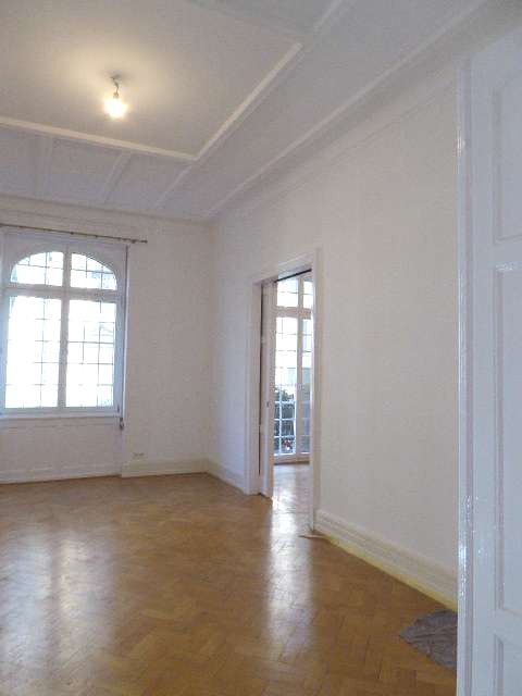 Schicke Altbauwohnung Westend image 5