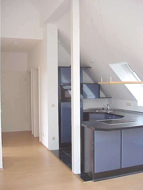 Schöne Dachgeschosswohnung in Eckenheim image 2