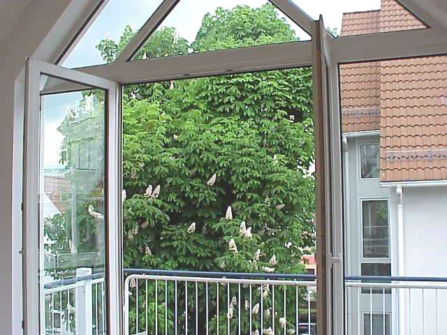 Schöne Dachgeschosswohnung in Eckenheim image 3