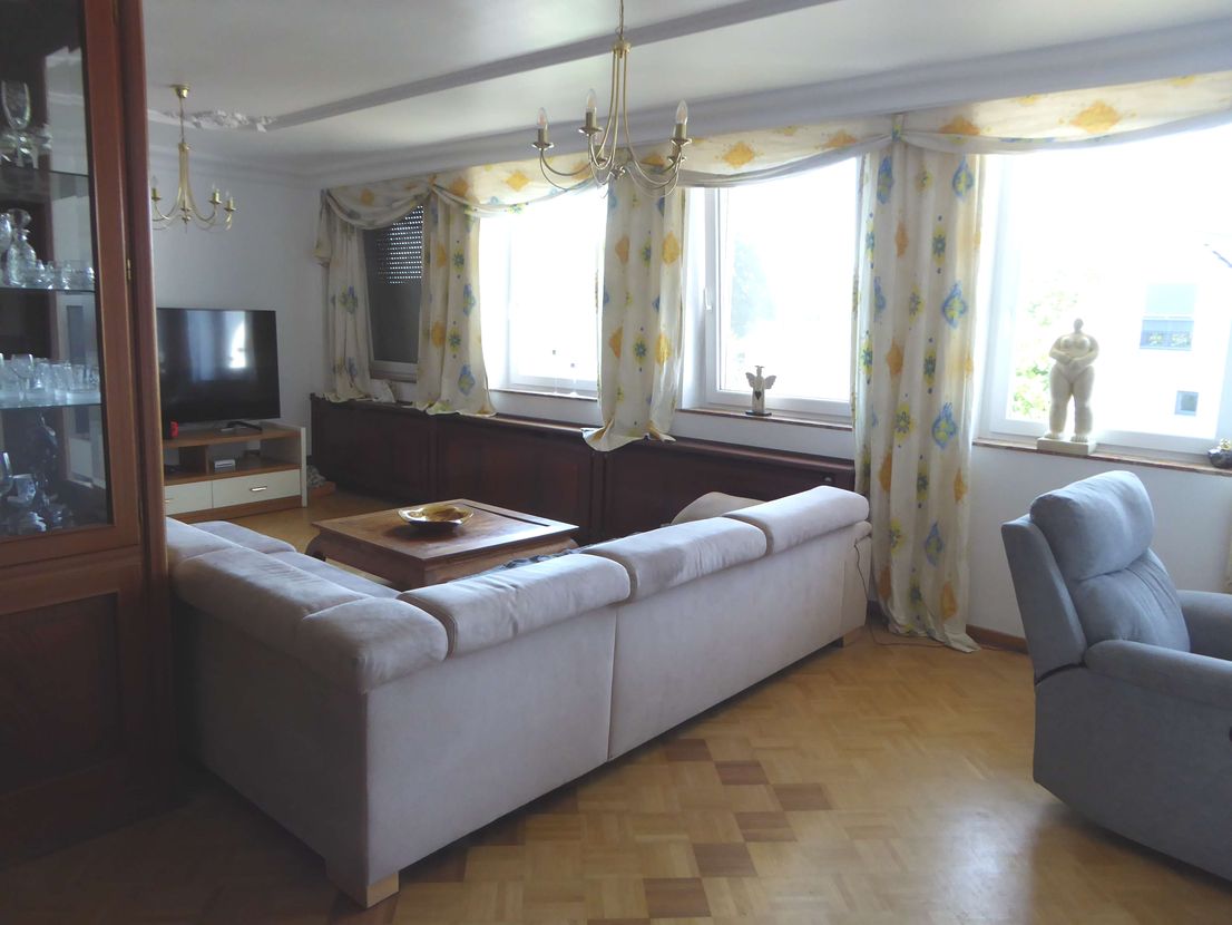 Wohn-und Geschäftshaus zzgl. einem Einfamilienhaus in zweiter Baureihe.. image