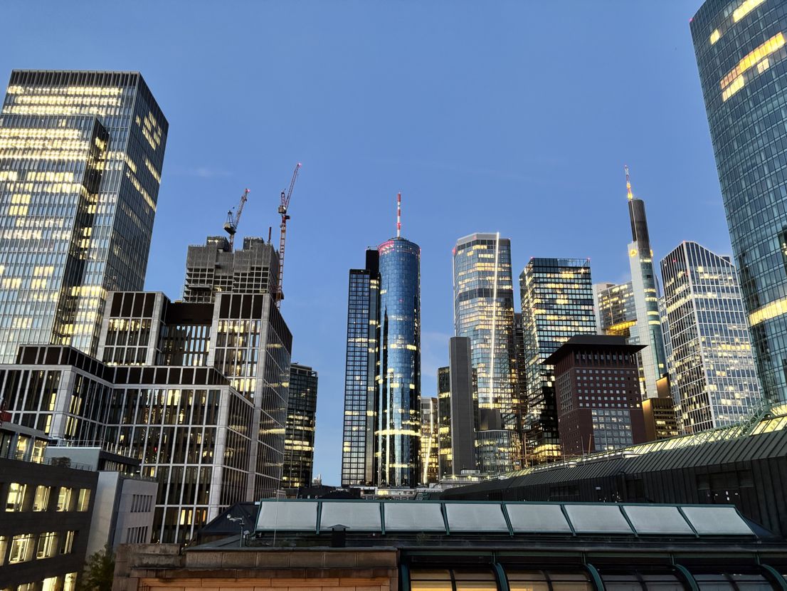 Hochwertig ausgestattete 2-Zimmerwohnung mit Skylineblick... image 1