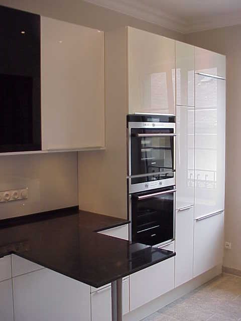 Traumhafte 4-Zimmer Altbauwohnung in bester Westendlage image 3