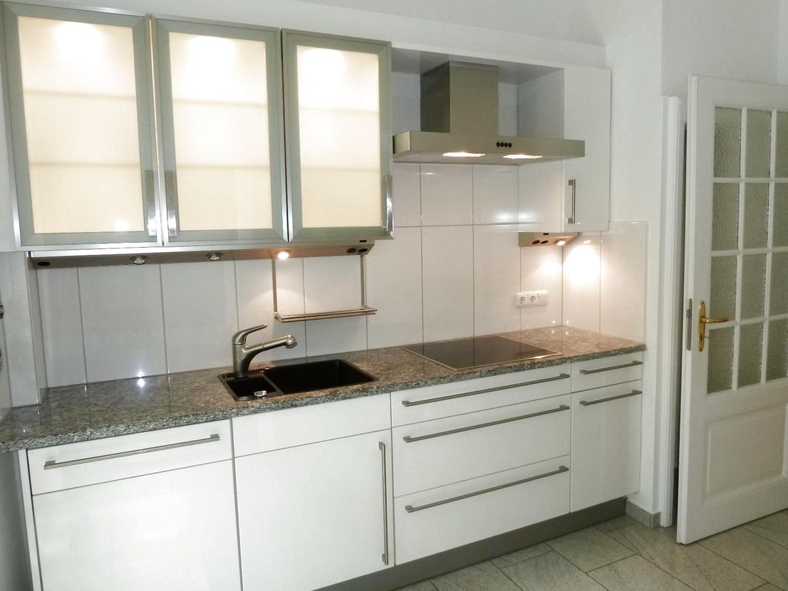 Altbauwohnung im Holzhausenviertel image 3