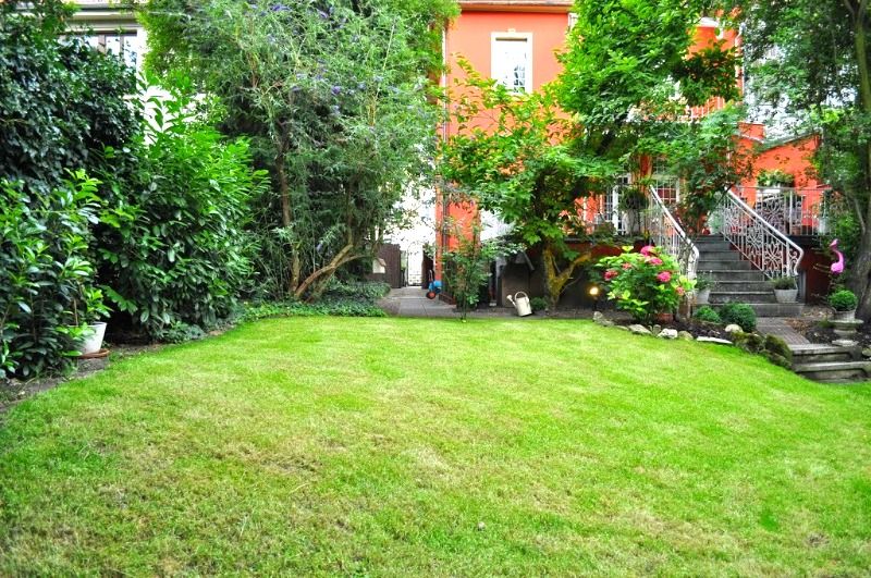 Schicke Stadtvilla mit traumhaft angelegten Garten in guter Wohnlage image 4