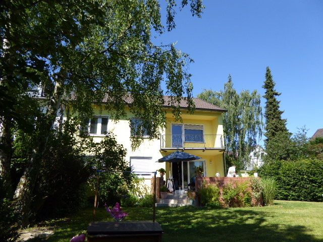 Renovierungsbedürftige Doppelhaushälfte direkt am Goetheturm